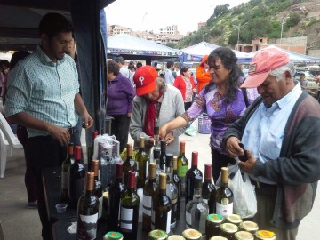 Califican de exitosa la feria de los residentes cinteños en Sucre