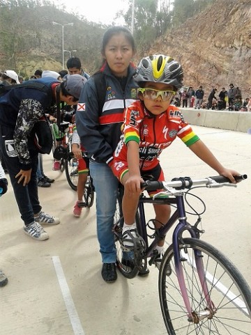 Camargo ocupa el primer lugar en el campeonato nacional de ciclismo infantil