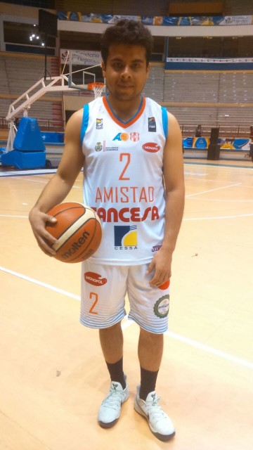 Camilo Dueñas brilla en la Libobasquet con el club Amistad de Sucre