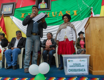 Campesinos de Quirusillas y San Pedrito reciben títulos ejecutoriales