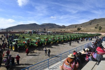 El flete de un tractor agrícola en San Lucas cuesta Bs 100 la hora