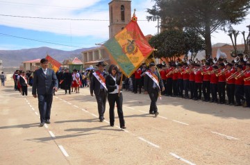 El pueblo Villa Charcas celebra su 65 aniversario con desfile y deporte