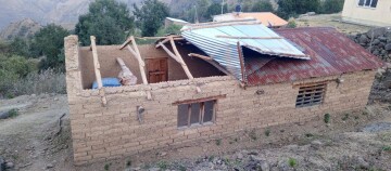 El viento se lleva techos de casas y unidades educativas en San Lucas