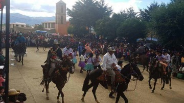 En Villa Charcas la gente disfruta de un Carnaval “abierto”