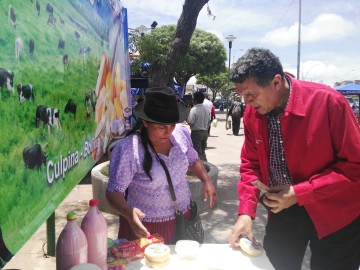 Feria de emprendedores culpineños en Sucre recibe amplio respaldo