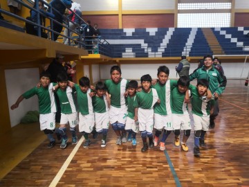 La Escuela de Miraflores de Incahuasi ganó oro en voleibol masculino