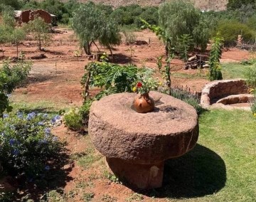 La piedra de molino se colocará en la plaza de Villa Abecia