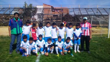 La sub-12 de fútbol de San Lucas gana experiencia en torneos de Sucre