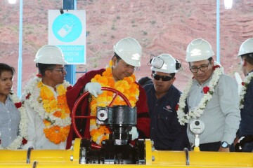 Luis Arce inaugura gasoducto en el Valle de Cinti que costó Bs 35,7 millones