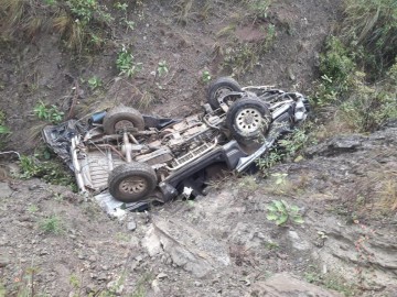 Mueren tres personas al volcar un trufi cuando se dirigía a Quirusillas