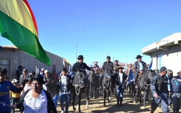 Presidente entrega kínder y títulos ejecutoriales en Villa Charcas 