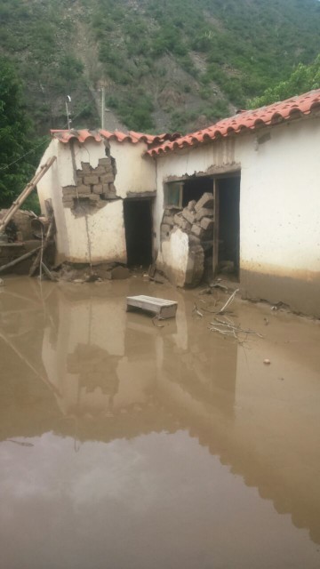 Riada destruye cultivos y casas en la comunidad de Caraparí