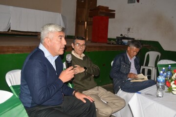 Torres y Guevara habla de Vicente Camargo con estudiantes 