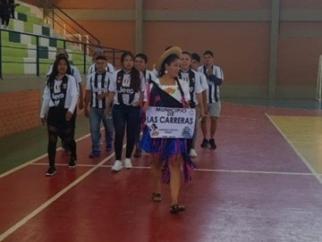 Unos 40 equipos compiten en el torneo de residentes cinteños en Sucre