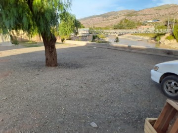 Vecinos no cederán terreno que está cerca del puente peatonal en Camargo