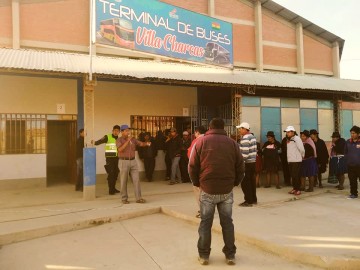 Villa Charcas: Alcaldía habilita terminal provisional para buses y trufis 