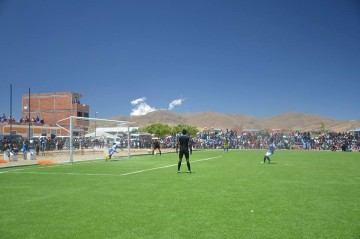 Villa Charcas se inclina por el fútbol en la celebración de su aniversario