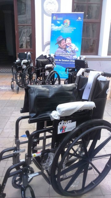 Villa Charcas y Culpina reciben sillas para personas con discapacidad