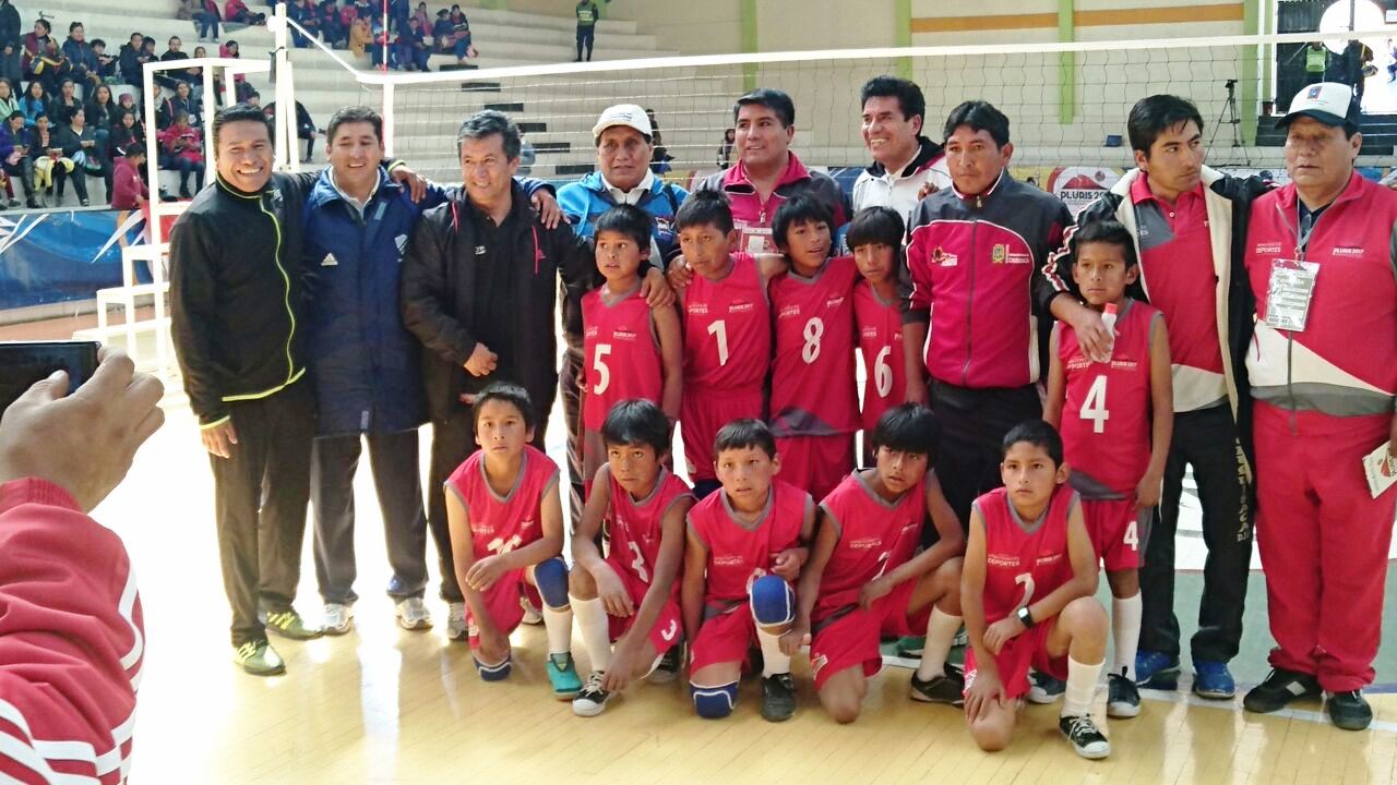 Caisa K en voleibol niños avanza a paso firme en los pluris fase nacional