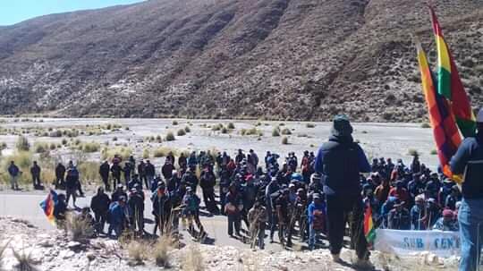 Campesinos de San Lucas bloquean Potosí-Camargo en Sivingamayu