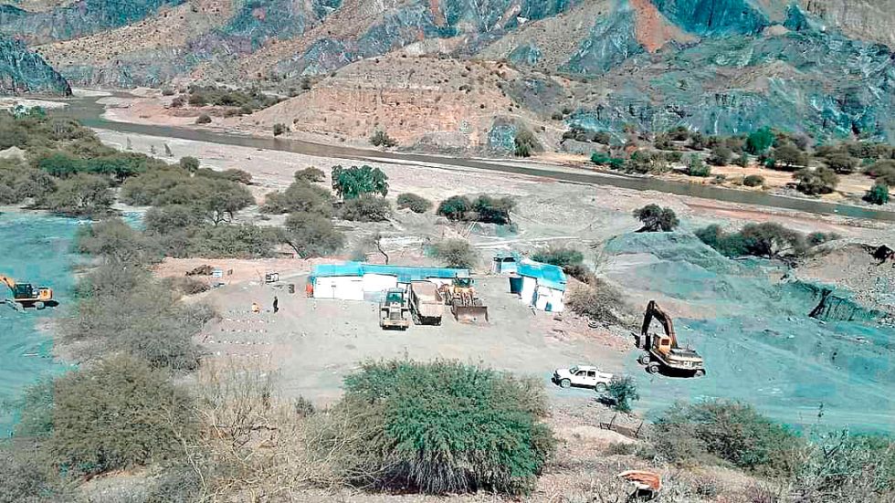 Cedla asegura que en Molle Aguada se sigue explotando oro