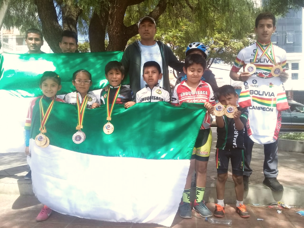 Ciclistas camargueños cosechan medallas en torneo nacional