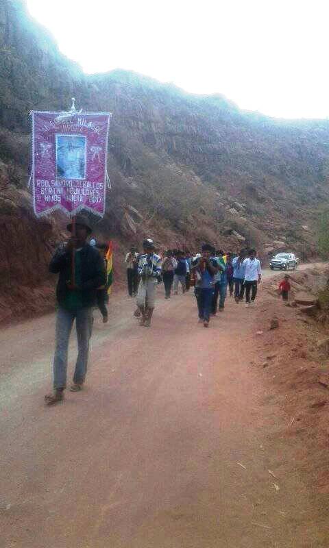 Devotos del Señor de los Milagros peregrinan hacia Impora