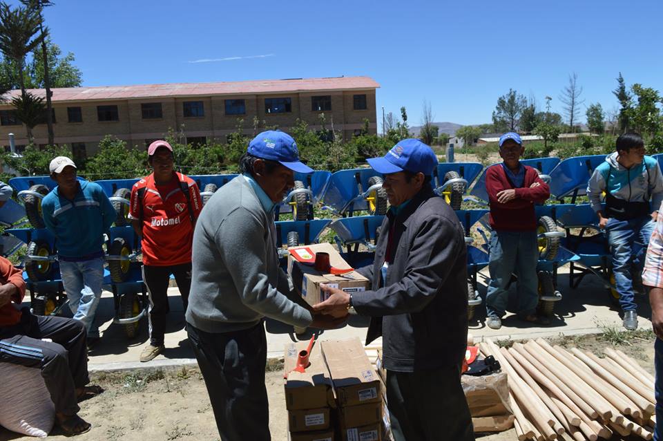 Entregan semillas y herramientas a familias damnificadas de Culpina