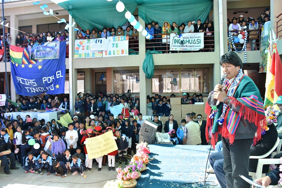 Evo entrega aulas y equipamiento para el colegio Junín de Incahuasi