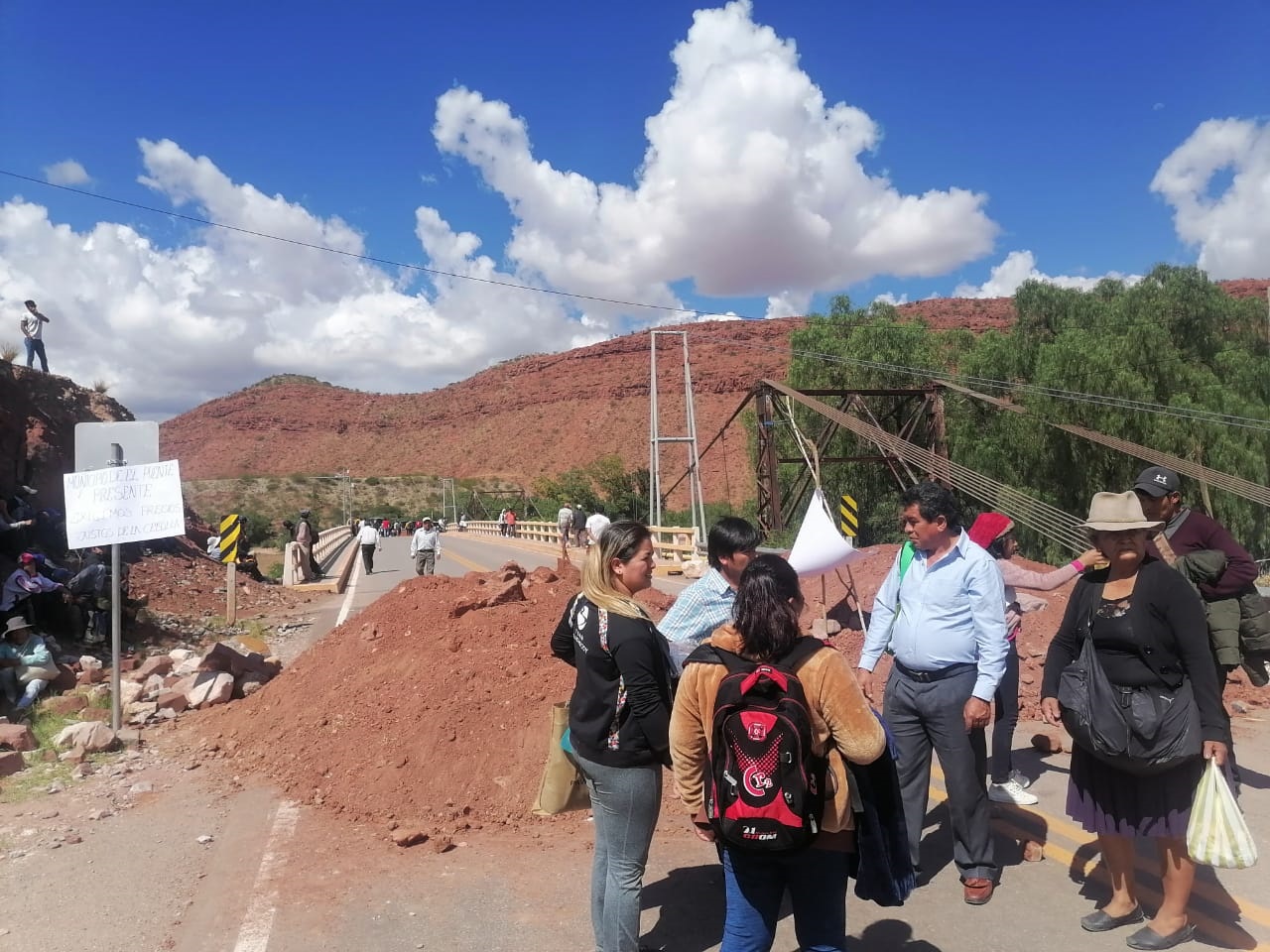 Gobierno se compromete con cebolleros reforzar control en frontera con Perú