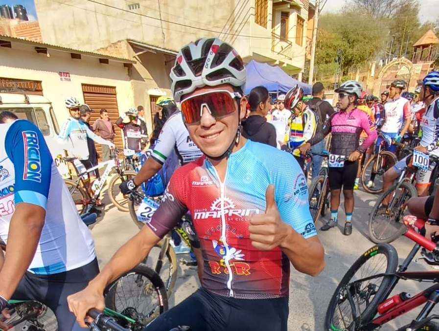 Julio César Caihuara Romero destaca en la élite del ciclismo nacional