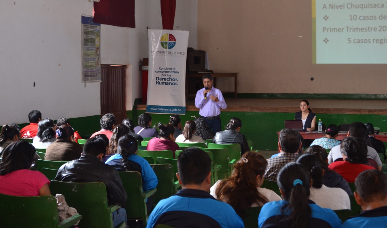 La Defensoría del Pueblo sensibiliza a 76 maestros de Camargo 