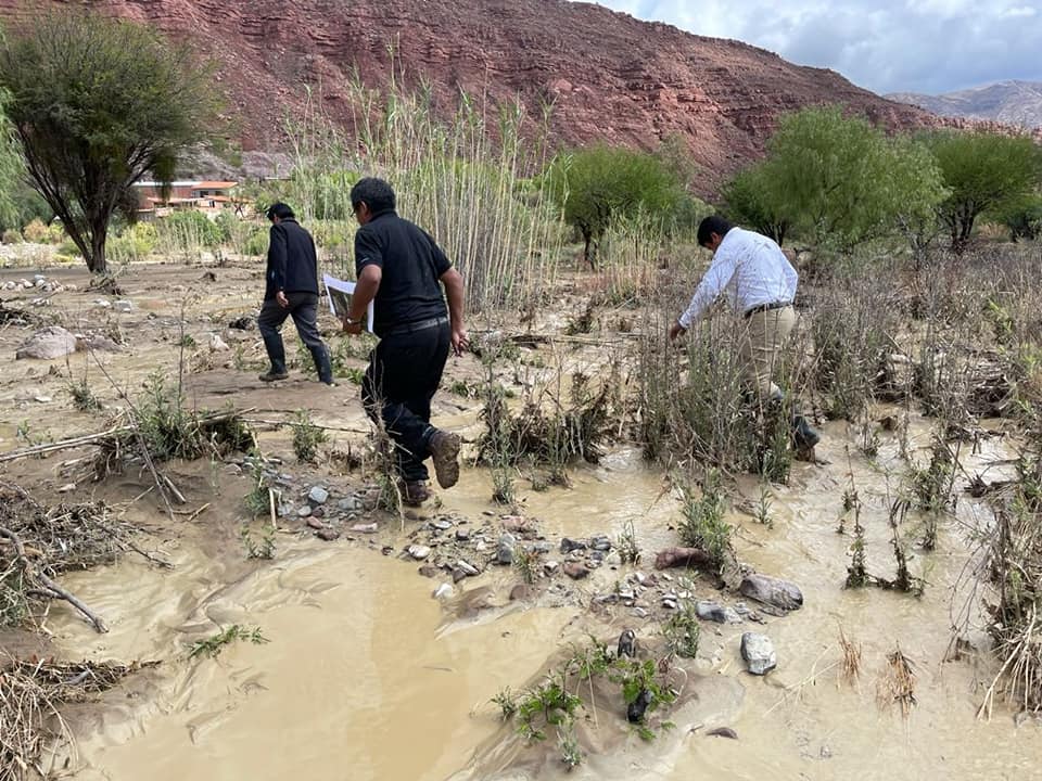 La quebrada de Suquistaca arrastra a dos personas de la tercera edad