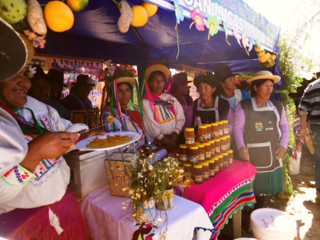 Mujeres de Pulquina ganan concurso de emprendedoras en San Lucas