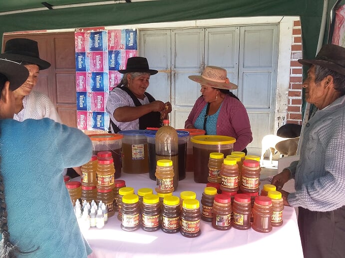 Mujeres emprendedoras de Camargo exponen sus iniciativas económicas