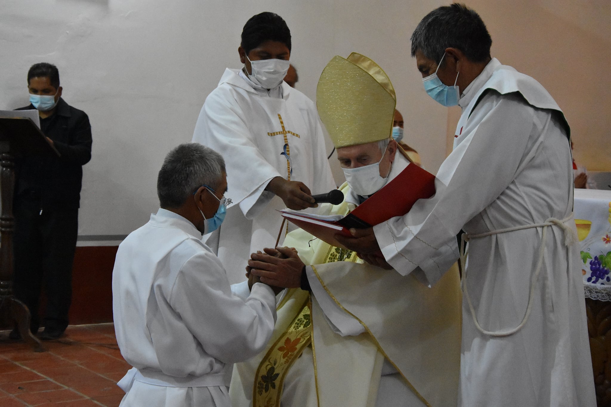 Ordenan diácono permanente al catequista Marcial Zeballos de San Lucas