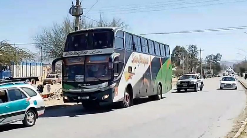 Pasajero toma el volante de un bus al evidenciarse que el chofer estaba ebrio