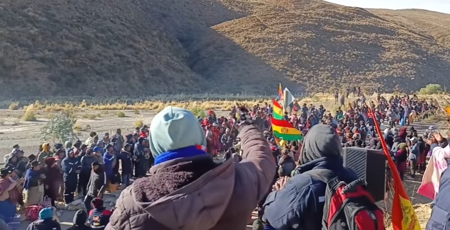 Policía confirma que hay paso “cada cierto tiempo” en bloqueo de Sivingamayu Policía confirma que hay paso “cada cierto tiempo” en bloqueo de Sivingamayu