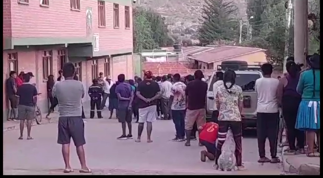 Presión de vecinos compromete a la Aduana devolver dos vehículos chutos confiscados en San Lucas Presión de vecinos compromete a la Aduana devolver dos vehículos chutos confiscados en San Lucas