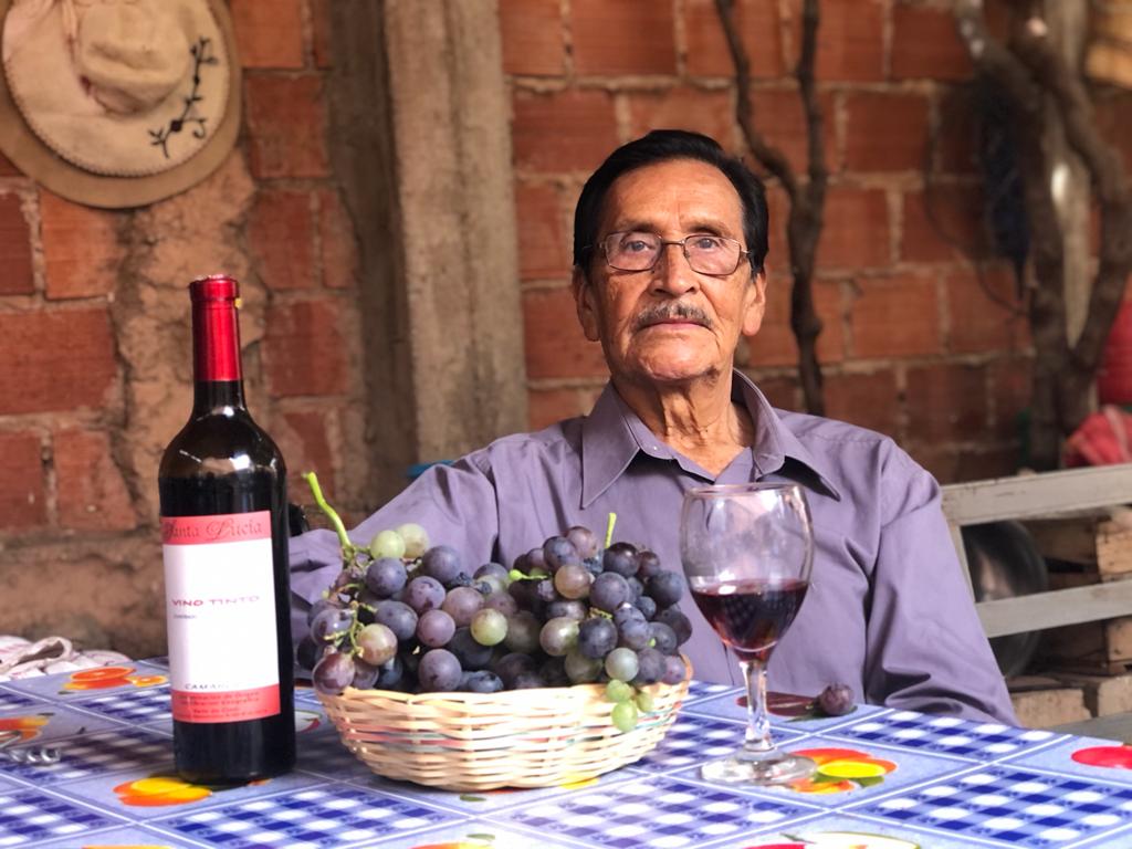 “Que si me muero algún día, que rieguen mi tumba con vino”