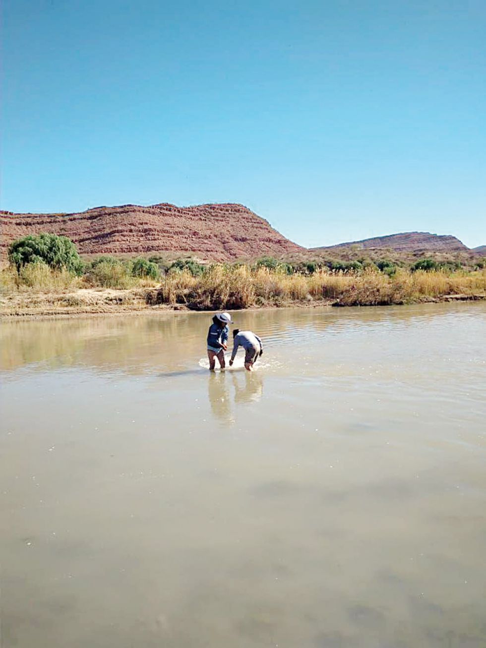 Reparan ducto averiado en el río San Juan del Oro entre El Puente y Las Carreras