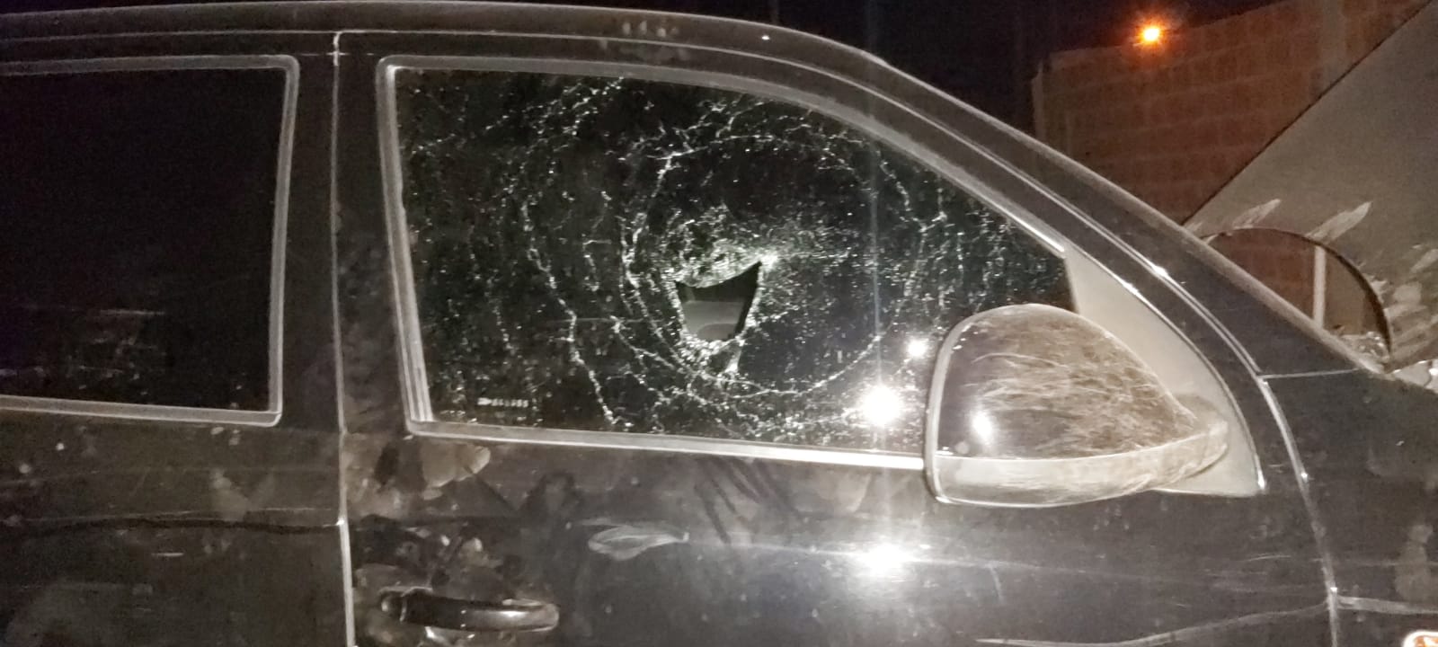 ​Tres sujetos intentaron robar a golpes una camioneta en Villa Abecia