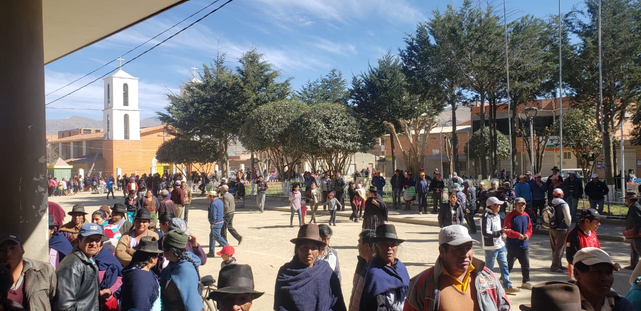 Vecinos de Villa Charcas acatan un paro cívico de 24 horas