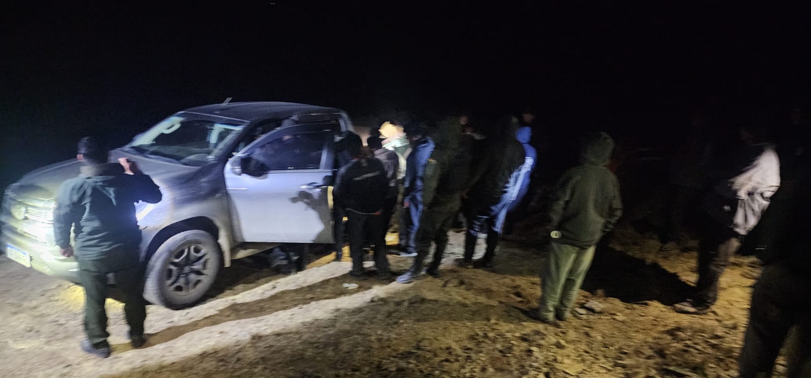 Vecinos persiguen a camioneta robada vía WhatsApp y la recuperan Vecinos persiguen a camioneta robada vía WhatsApp y la recuperan
